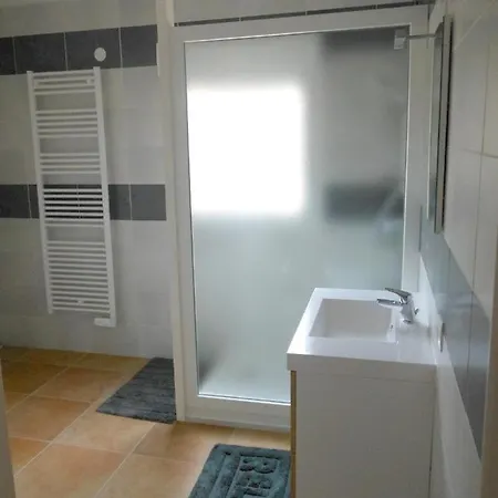 Dom wakacyjny House With 3 Bedrooms In With Enclosed Garden And Wifi Blaye