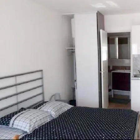 House With 3 Bedrooms In With Enclosed Garden And Wifi *